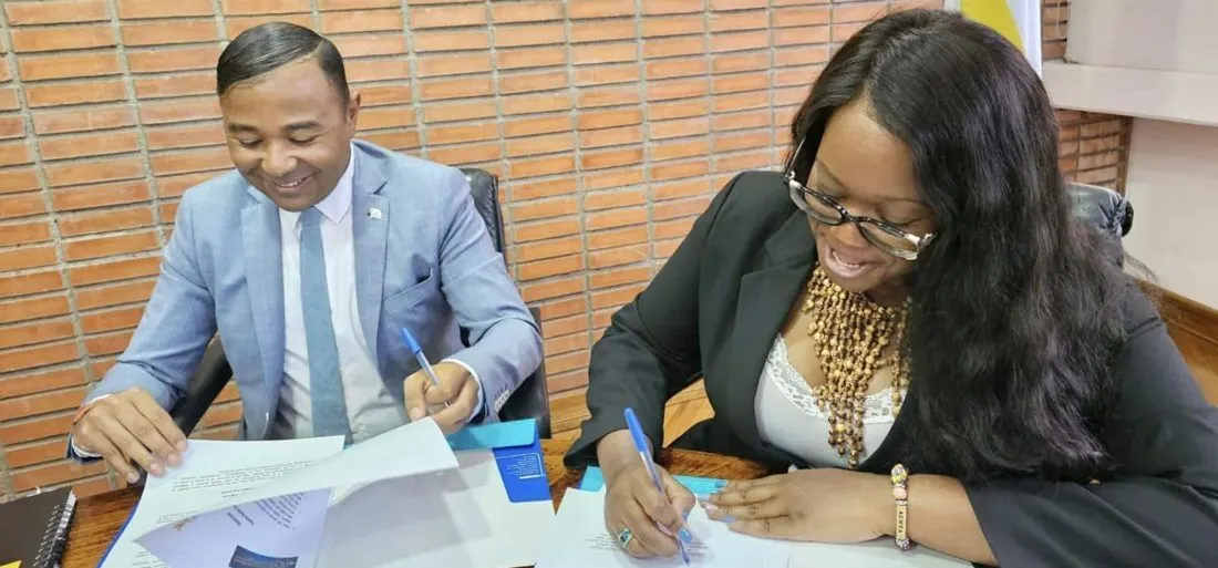 Firma del convenio con la Defensoría de los Habitantes de Costa Rica