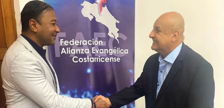 Firma del convenio entre CILIB, la Federación Alianza Evangélica Costarricense y el CEJAPIM