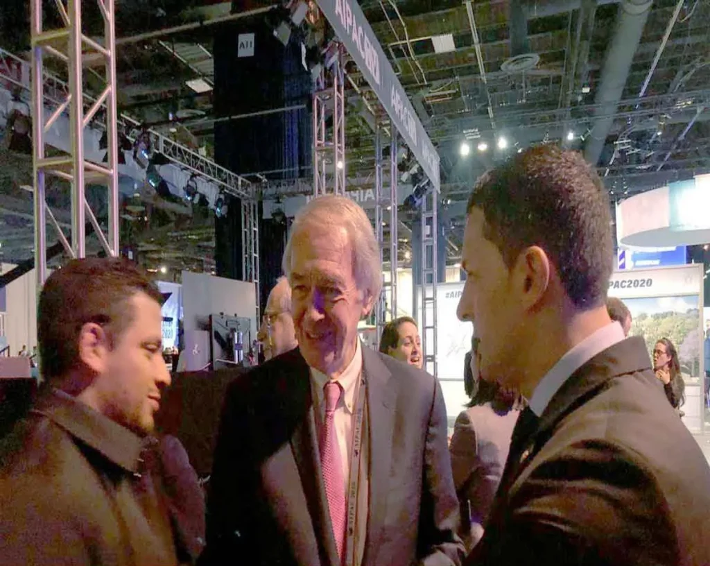 Representantes da Câmara durante a conferência AIPAC 2020, onde conversaram com o senador Edward Markey