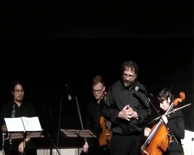 El músico italiano Francesco Lotoro en el Concierto por la Paz, en memoria de la Shoá