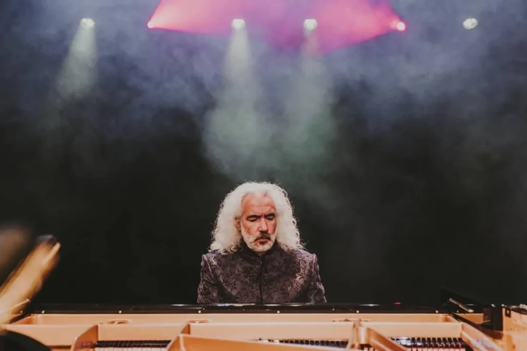 O pianista costarriquenho Manuel Obregón, representante da Costa Rica no Concerto pela Paz 2022