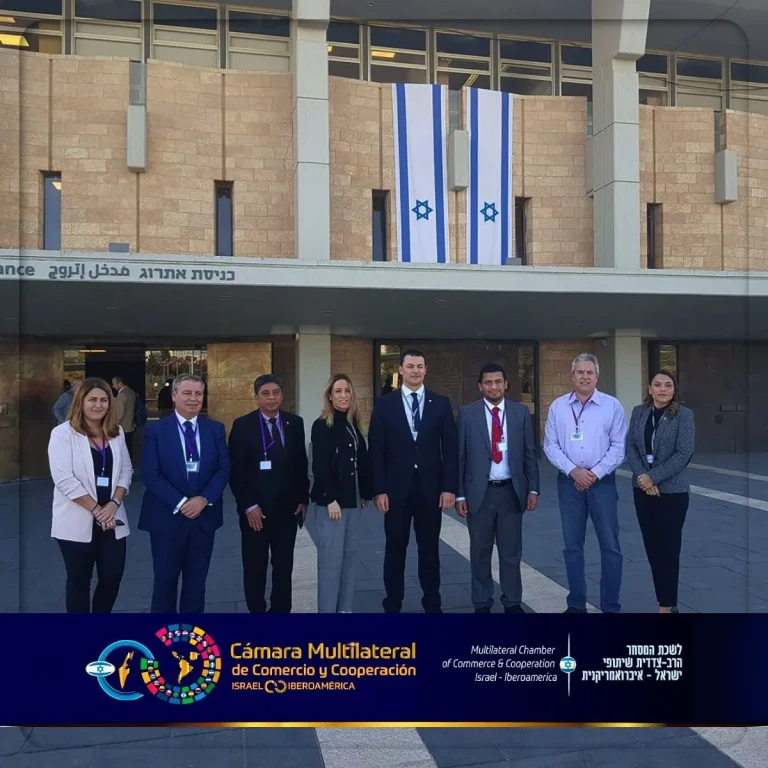 Parlamentarios iberoamericanos reunidos en el Parlamento de Israel con el diputado Omer Barlev