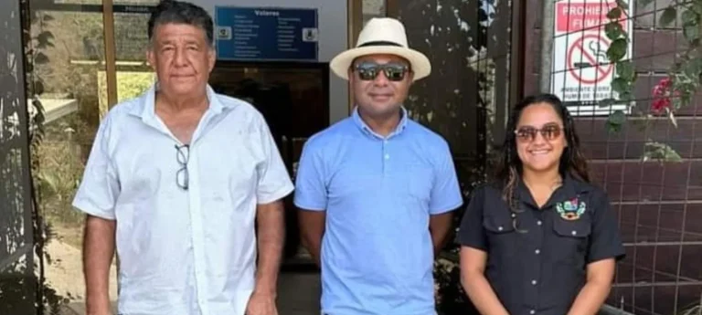 Paul Stephen, director regional de CILIB en Costa Rica, durante una visita a una municipalidad costarricense